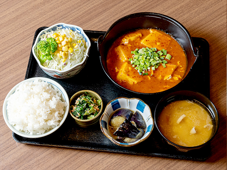 ちゃんこ出汁で作る藤喜丸特製旨辛麻婆豆腐定食